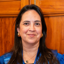 42 – Camila Andrade Lessa Ferreira